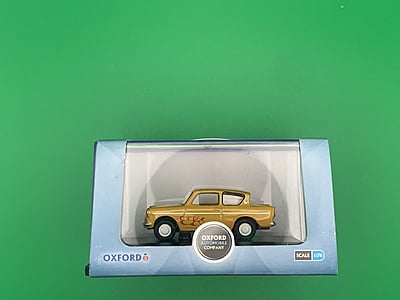 Oxford Diecast - 76105008 - Ford Anglia Yellow (The Young Ones/Vyvyan)