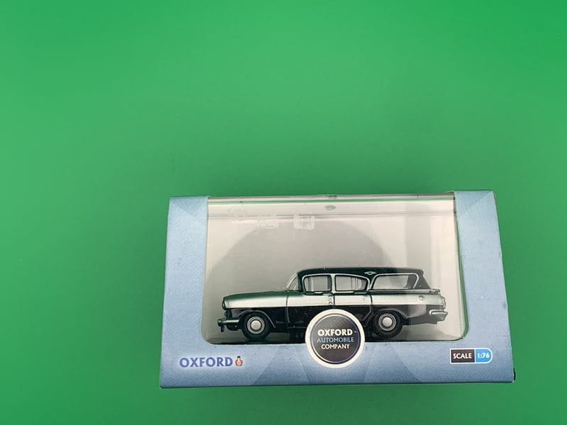 Oxford Diecast - 76CFE004 - Silver Grey/Black Vauxhall Cresta Friary Estate