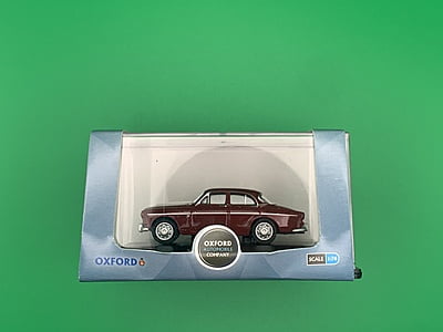 Oxford Diecast - 76VA002 - Volvo Amazon Cherry Red