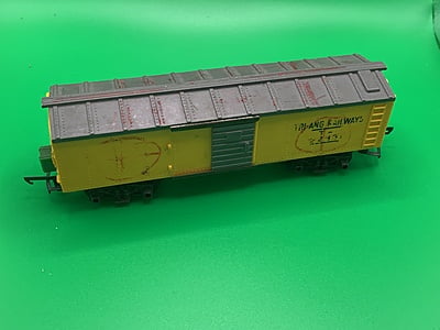 Triang - R114 - T-C Series Box Car Yellow TR22831