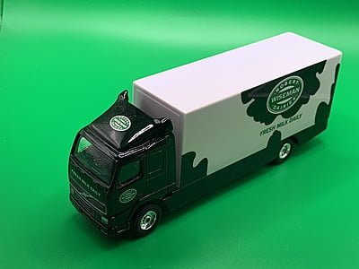 Corgi - TY86706 - VOLVO SWB TRUCK Robert Wiseman Dairies Lorry