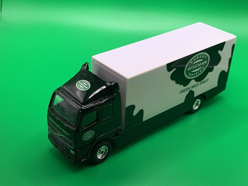 Corgi - TY86706 - VOLVO SWB TRUCK Robert Wiseman Dairies Lorry