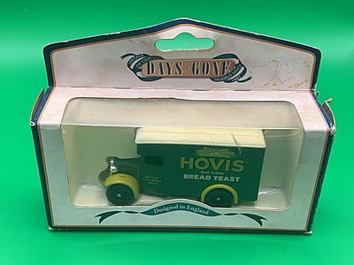 Lledo - DG016044 - Dennis Parcels Van 'Hovis'