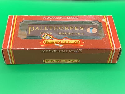 Hornby - R.733 - Palethorpes 6 Wheel Van