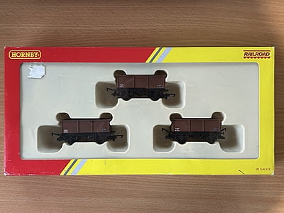 Hornby - R6473 - Triple Mineral Wagon Pack
