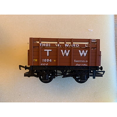 Bachmann 37-207 8 Plank Wagon With Coke Rails 'Thomas W. Ward Ltd' Sheffield