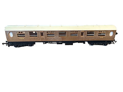 Triang - R745 - LNER Thompson Full Third Coach 1010